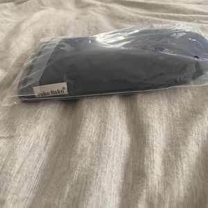 Self tanner mitt from fake and bake